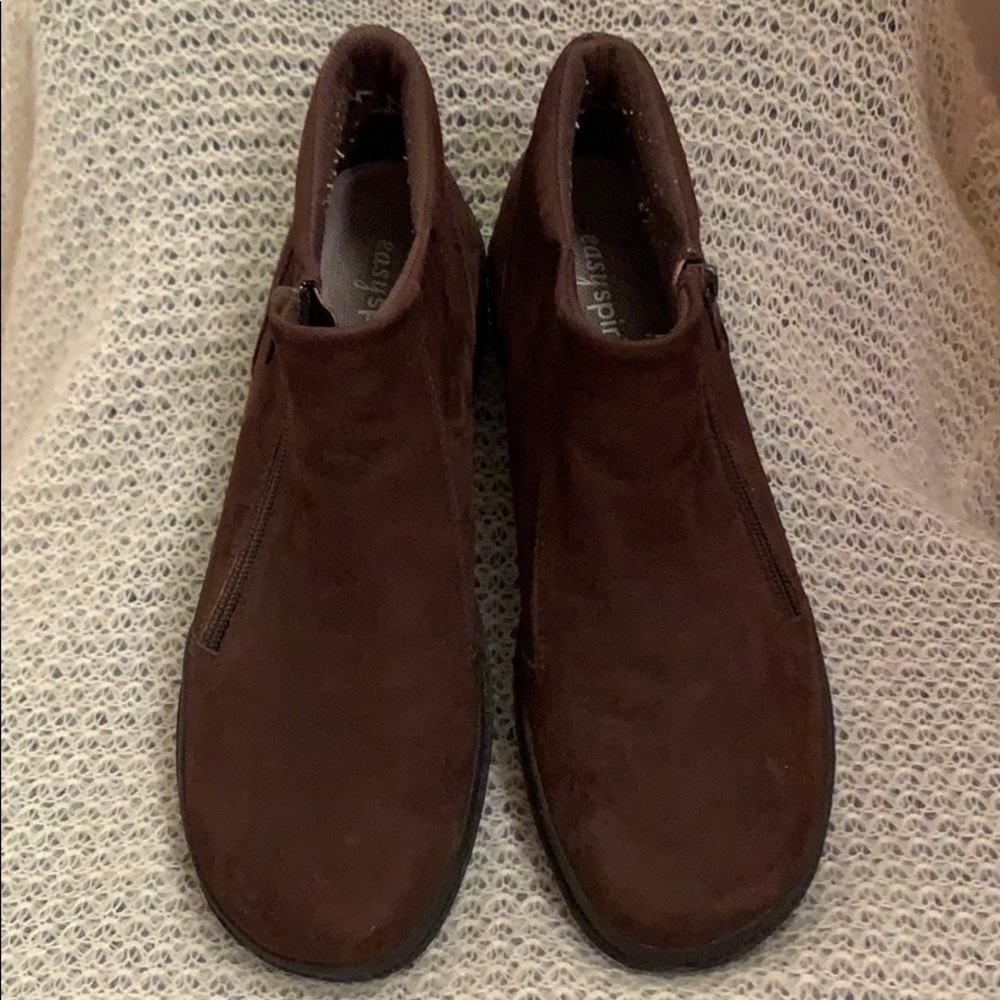 Easy Spirit Brown Suede “Arias” Shoes 8.5
